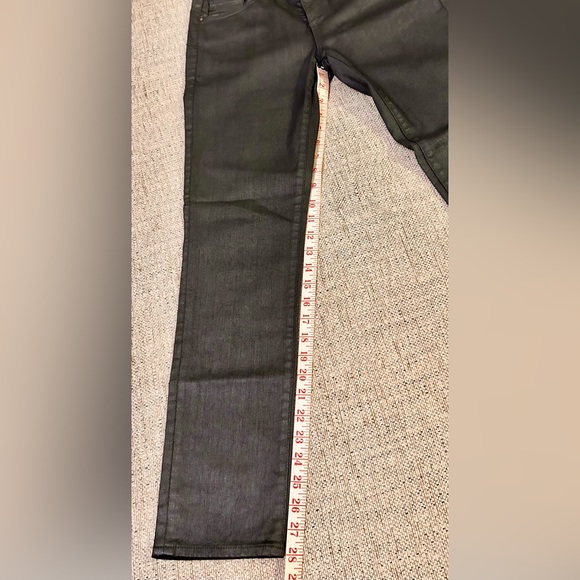 AG Jeans Women's Prima
Mid-Rise Cigarette Fit Ankle Jeans
Size 27R - Picture 7 of 10